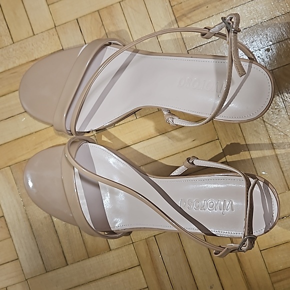 Sandals - Picture 2 of 4